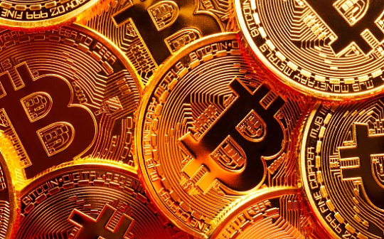 比特币:要回调了吗？比特币价格指标显示牛市动能减弱